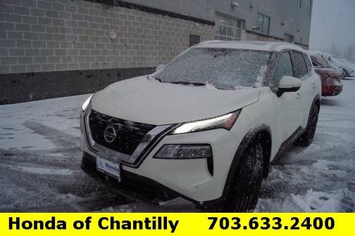 Photo 3 of 32 of 2021 Nissan Rogue Platinum