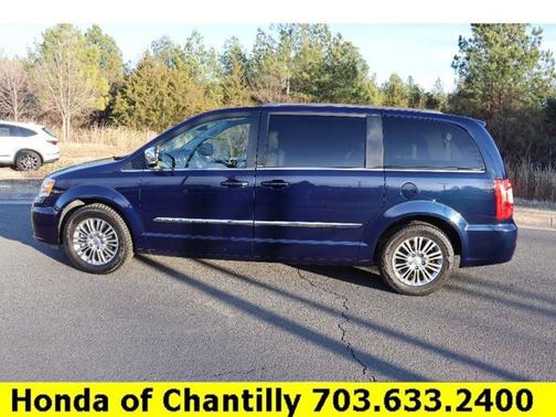 2013 Chrysler Town & Country Touring-L