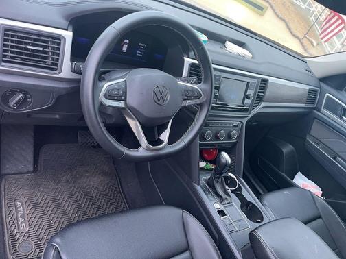 Deep Black Pearl Effect 2022 Volkswagen Atlas 2.0T SE