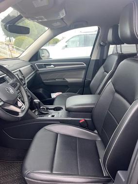 Deep Black Pearl Effect 2022 Volkswagen Atlas 2.0T SE