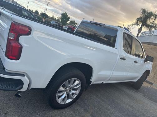 Summit White 2019 Chevrolet Silverado 1500 Custom