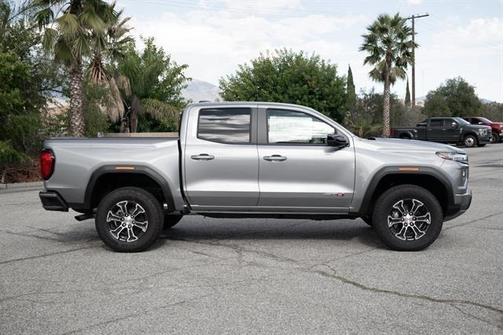 2025 GMC Canyon AT4