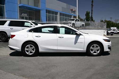 Summit White 2023 Chevrolet Malibu LT
