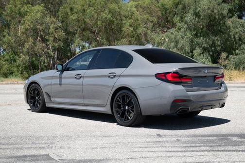 2022 BMW 530 i