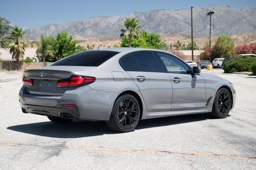 2022 BMW 530 i