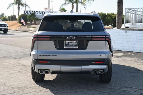 Sterling Gray Metallic 2026 Chevrolet Traverse Z71