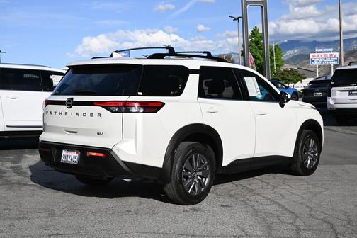 White 2024 Nissan Pathfinder SV