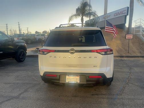 2024 Nissan Pathfinder SV
