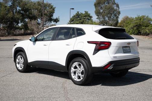 2025 Chevrolet Trax LS