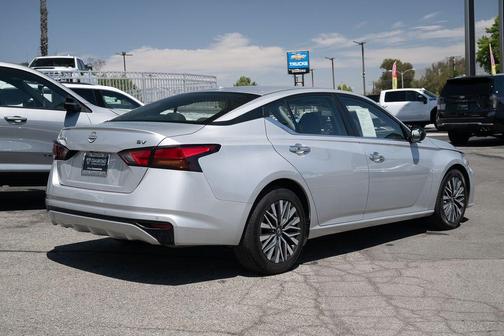 Brilliant Silver Metallic 2024 Nissan Altima 2.5 SV