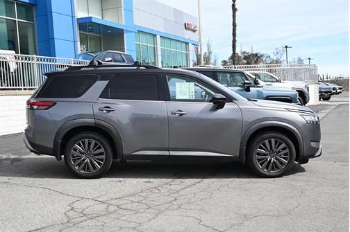 2022 Nissan Pathfinder SL