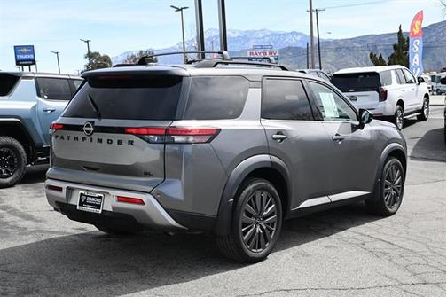 2022 Nissan Pathfinder SL