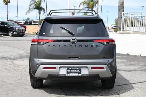 2022 Nissan Pathfinder SL