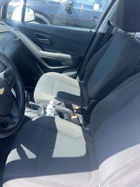 Summit White 2019 Chevrolet Trax LS
