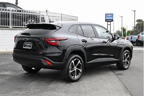 Mosaic Black Metallic 2026 Chevrolet Trax 1RS