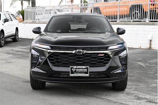 Mosaic Black Metallic 2026 Chevrolet Trax 1RS