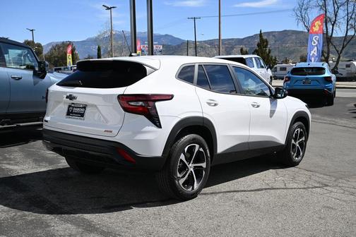 Summit White 2026 Chevrolet Trax 1RS