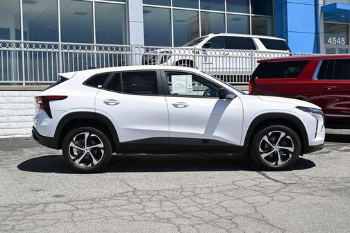 Summit White 2024 Chevrolet Trax 1RS