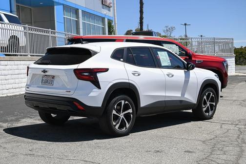 Summit White 2024 Chevrolet Trax 1RS