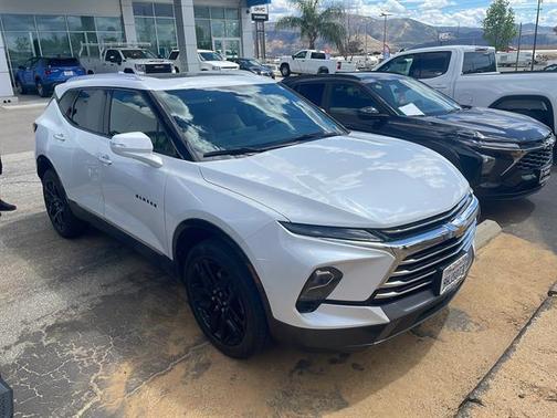 Iridescent Pearl Tricoat 2023 Chevrolet Blazer Premier