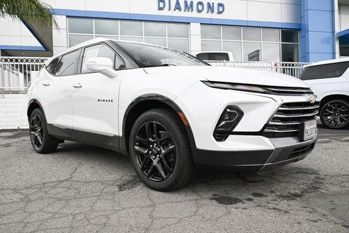 Iridescent Pearl Tricoat 2023 Chevrolet Blazer Premier
