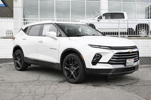Iridescent Pearl Tricoat 2023 Chevrolet Blazer Premier