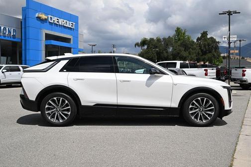 Crystal White Tri-Coat 2024 Cadillac LYRIQ Sport