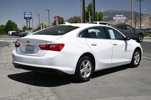 Summit White 2024 Chevrolet Malibu LT
