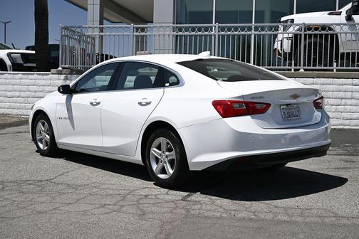 Summit White 2024 Chevrolet Malibu LT