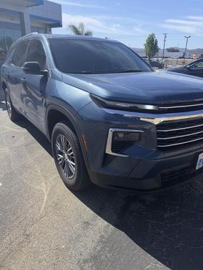 Lakeshore Blue Metallic 2025 Chevrolet Traverse LT