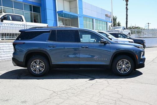 Lakeshore Blue Metallic 2025 Chevrolet Traverse LT
