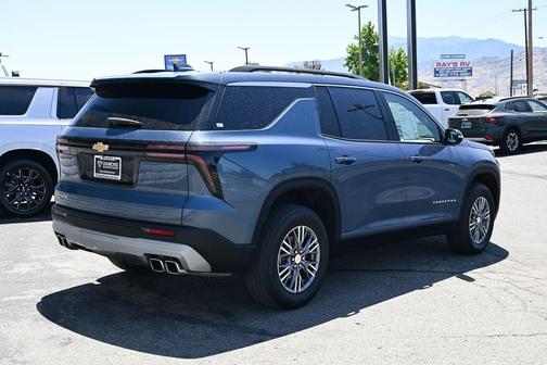 Lakeshore Blue Metallic 2025 Chevrolet Traverse LT