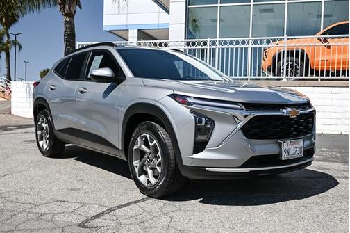 Sterling Gray Metallic 2025 Chevrolet Trax LT