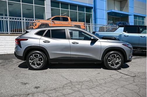 Sterling Gray Metallic 2025 Chevrolet Trax LT