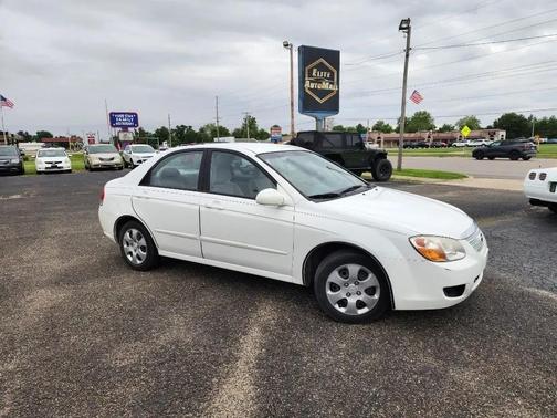 White 2007 Kia Spectra EX