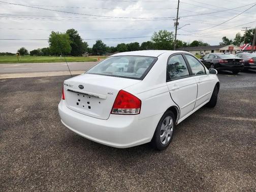 White 2007 Kia Spectra EX