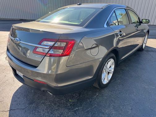 2016 Ford Taurus SE