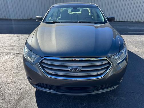 2016 Ford Taurus SE