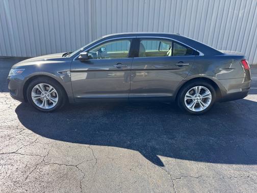 2016 Ford Taurus SE