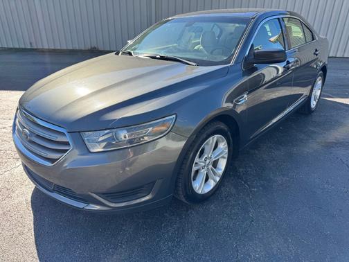 2016 Ford Taurus SE