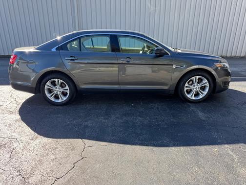 2016 Ford Taurus SE