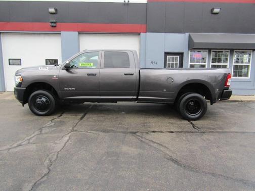 2019 RAM 3500 Tradesman 4x4 4dr Crew Cab 8 ft. LB DRW Pickup