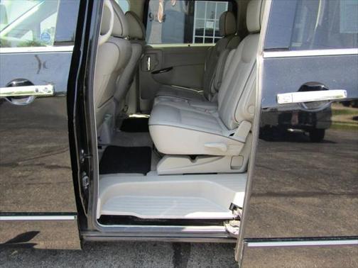 2015 Nissan Quest Platinum