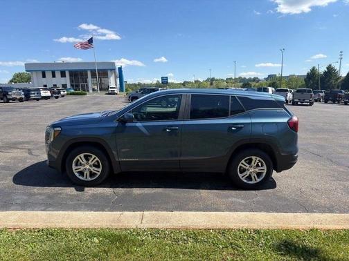 Metallic 2024 GMC Terrain SLE