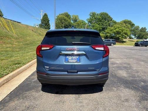 Metallic 2024 GMC Terrain SLE