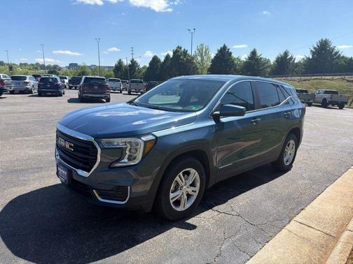 Metallic 2024 GMC Terrain SLE