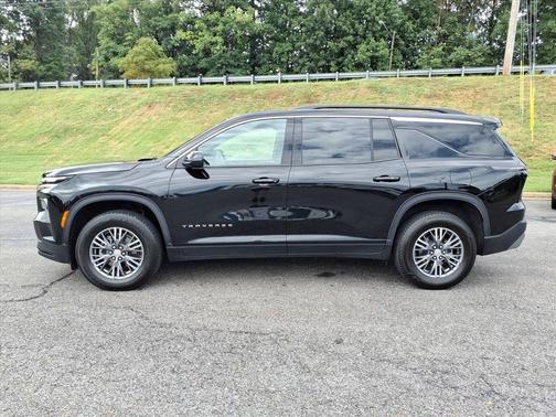 Mosaic Black Metallic 2025 Chevrolet Traverse LT