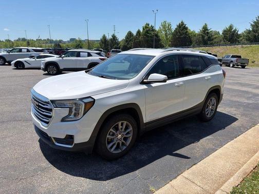 Summit White 2024 GMC Terrain SLT