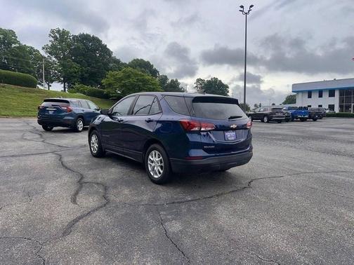 Blue Glow Metallic 2022 Chevrolet Equinox LS