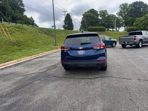Blue Glow Metallic 2022 Chevrolet Equinox LS